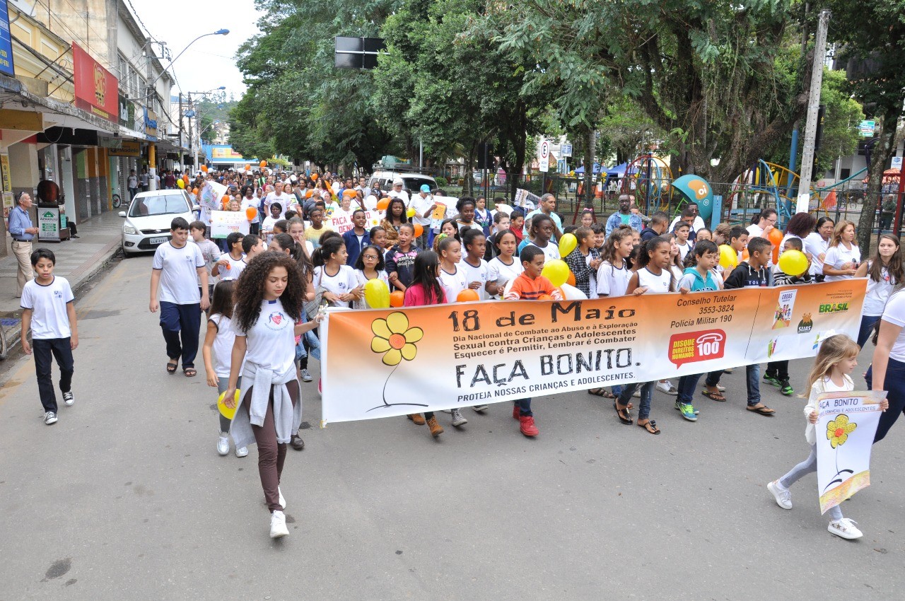 Passeata em Guaçuí contra o abuso sexual de crianças e adolescentes