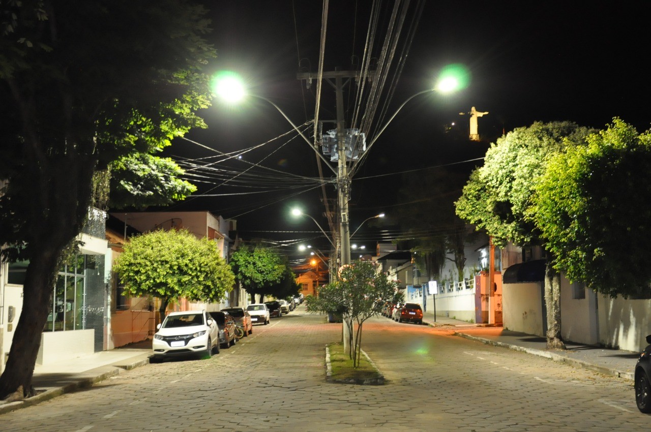Avenidas de Guaçuí recebem nova iluminação pública