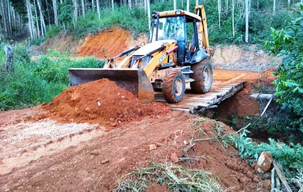 Secretaria de Agricultura recupera pontes e estradas na zona rural de Guaçuí