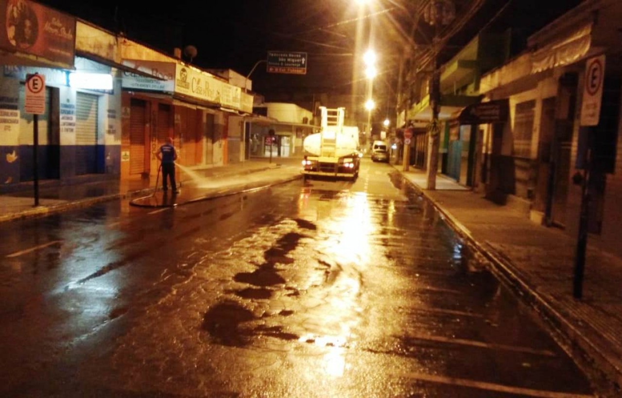 Principais vias de Guaçuí recebem limpeza geral