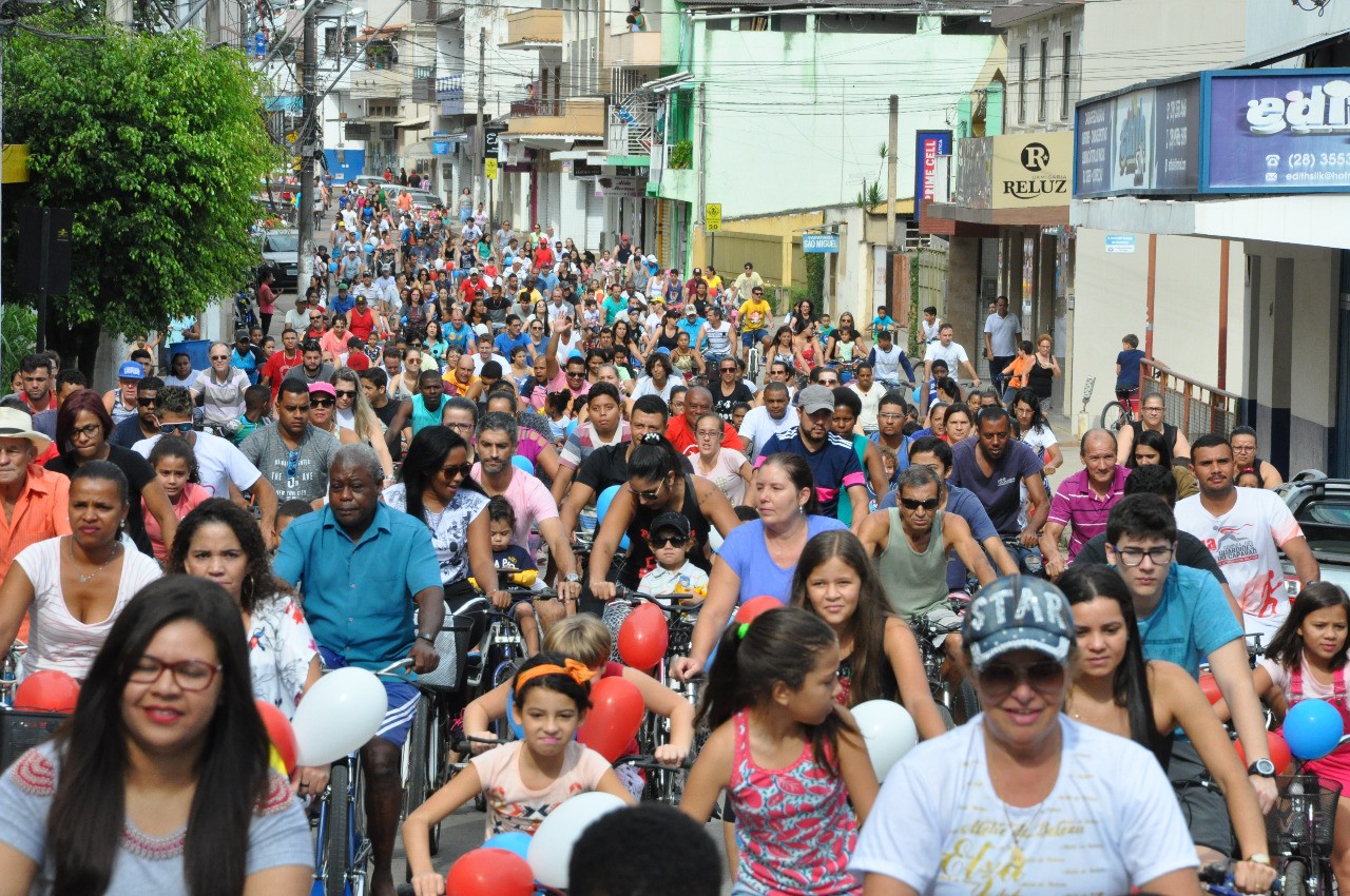 Passeio ciclístico reuniu centenas no Dia do Trabalhador em Guaçuí