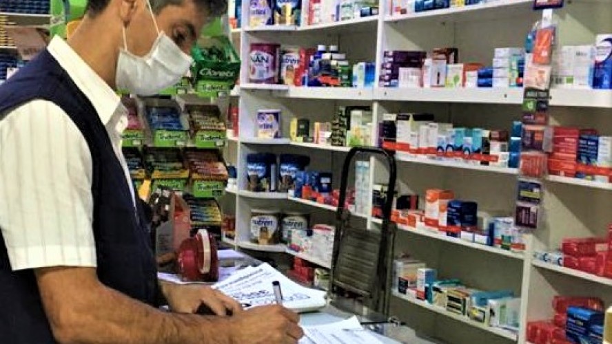 No total, 20 farmácias, três supermercados e três atacados de gêneros alimentícios foram notificados a apresentarem documentos fiscais de compra e venda dos produtos. (Divulgação Procon)