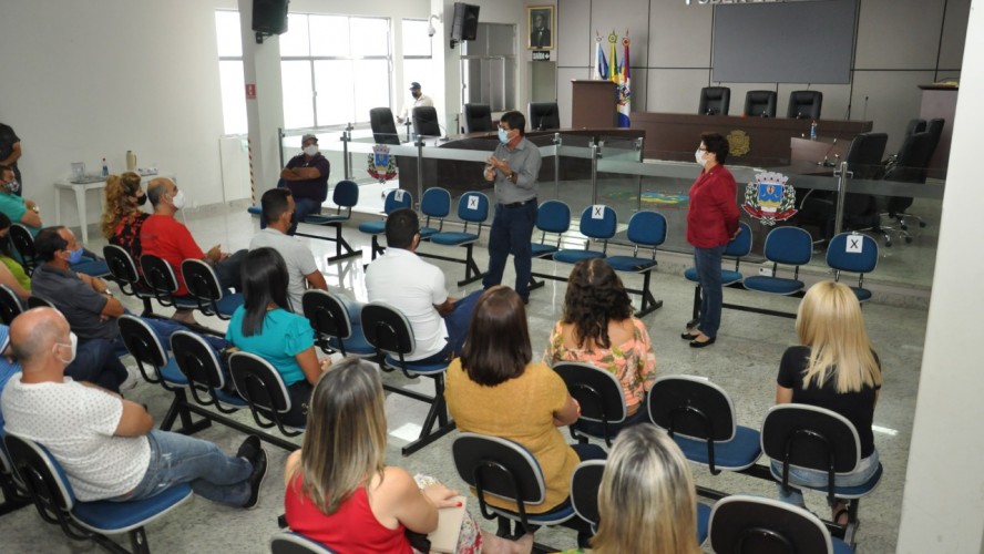 A reunião aconteceu no plenário da Câmara Municipal. (Comunicação Guaçuí)