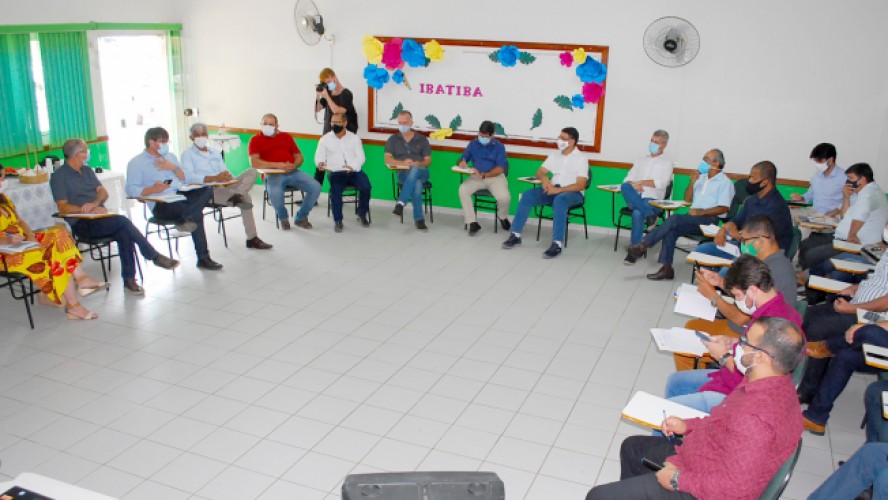Representantes de 11 municípios participaram da reunião. (Jornal A Notícia)