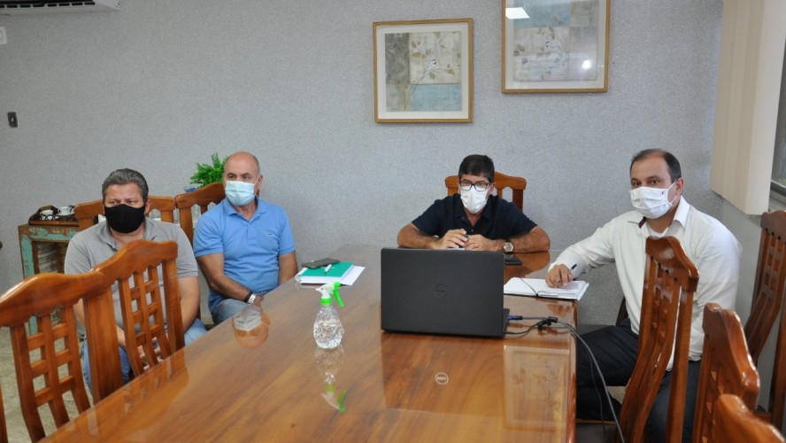 Jauhar participou da reunião ao lado do secretário de Governo e Articulação Institucional, Denis Lesqueves, e do secretário de Meio Ambiente, Roberto Martins. (Comunicação Guaçuí)