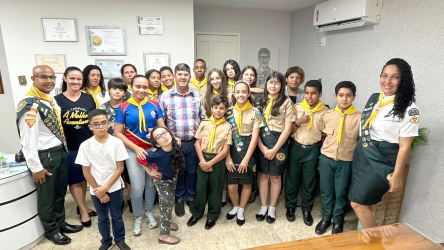 CLUBE DE DESBRAVADORES - CONQUISTADORES DO CAPARAÓ VISITAM A PREFEITURA MUNICIPAL