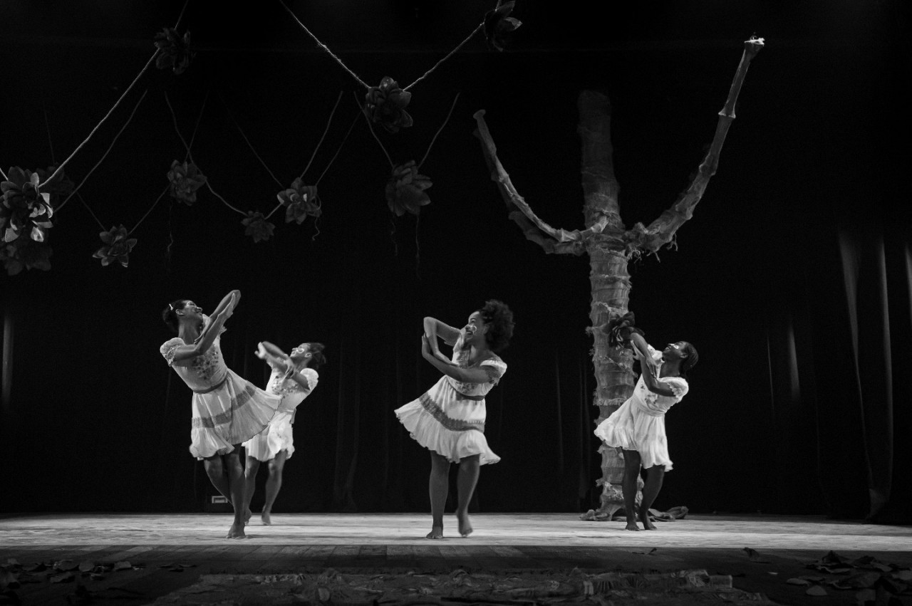 DANÇA AFRO-CONTEMPORÂNEA ABRE 23° FESTIVAL NACIONAL DE TEATRO DE GUAÇUÍ DANÇA AFRO-CONTEMPORÂNEA ABRE 23° FESTIVAL NACIONAL DE TEATRO DE GUAÇUÍ