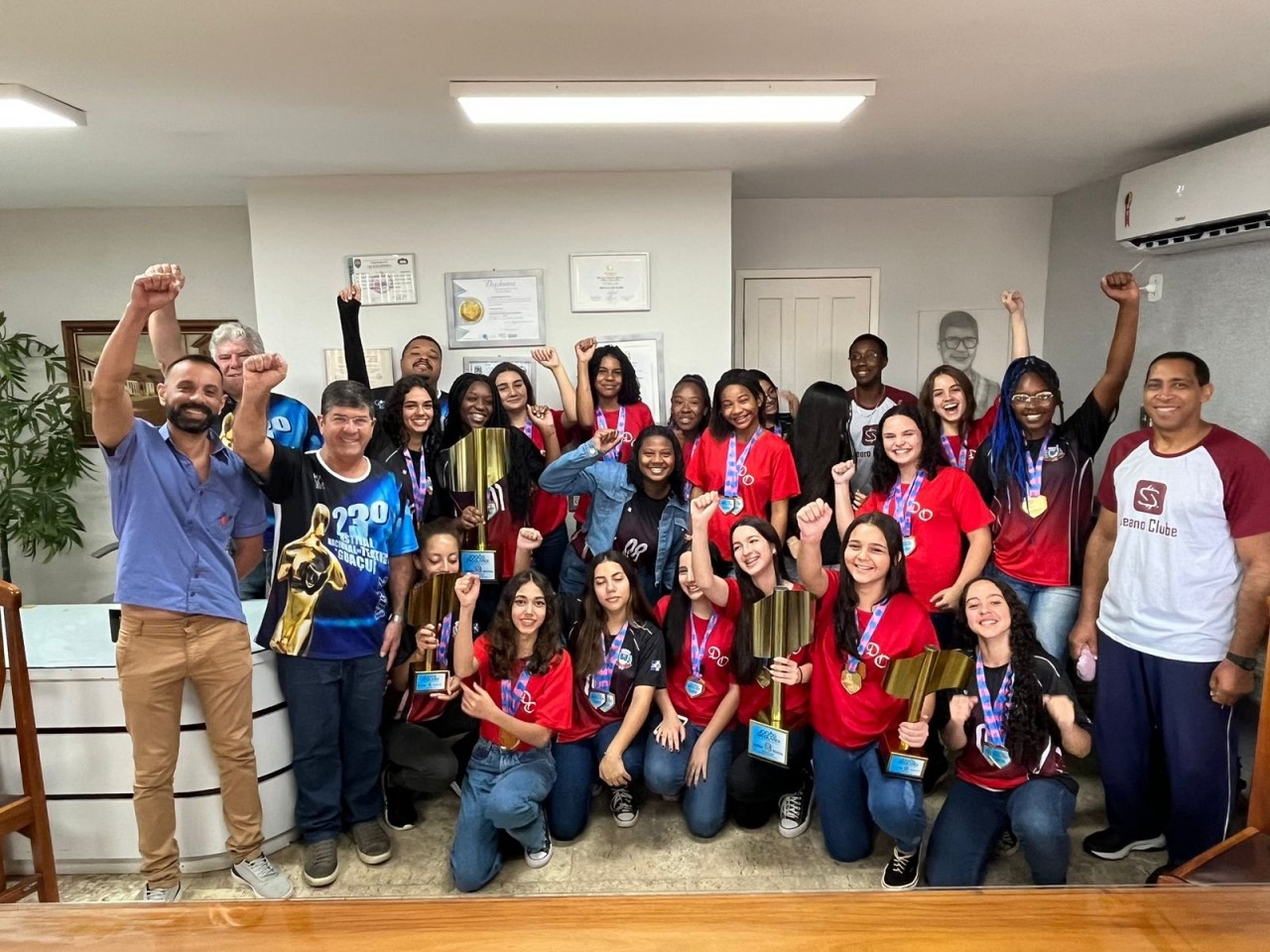 EQUIPES DE VÔLEI FEMININO DE GUAÇUÍ CONQUISTAM ÓTIMOS RESULTADOS NOS JOGOS ESCOLARES 2023 EQUIPES DE VÔLEI FEMININO DE GUAÇUÍ CONQUISTAM ÓTIMOS RESULTADOS NOS JOGOS ESCOLARES 2023