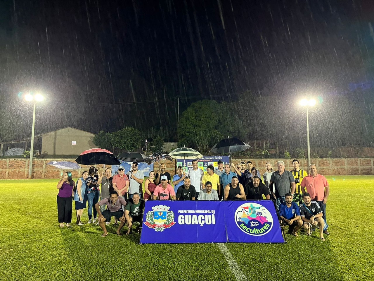 PREFEITURA DE GUAÇUÍ CELEBRA CONCLUSÃO DAS OBRAS DE ILUMINAÇÃO NO CAMPO DE SÃO TIAGO PREFEITURA DE GUAÇUÍ CELEBRA CONCLUSÃO DAS OBRAS DE ILUMINAÇÃO NO CAMPO DE SÃO TIAGO