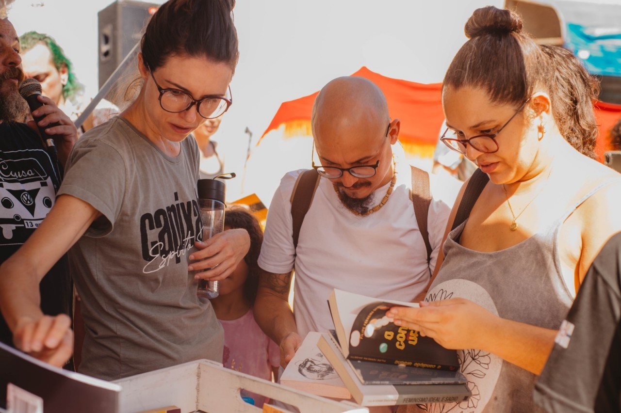 ESCRITORES CAPIXABAS TEM ENCONTRO EM GUAÇUÍ ESCRITORES CAPIXABAS TEM ENCONTRO EM GUAÇUÍ