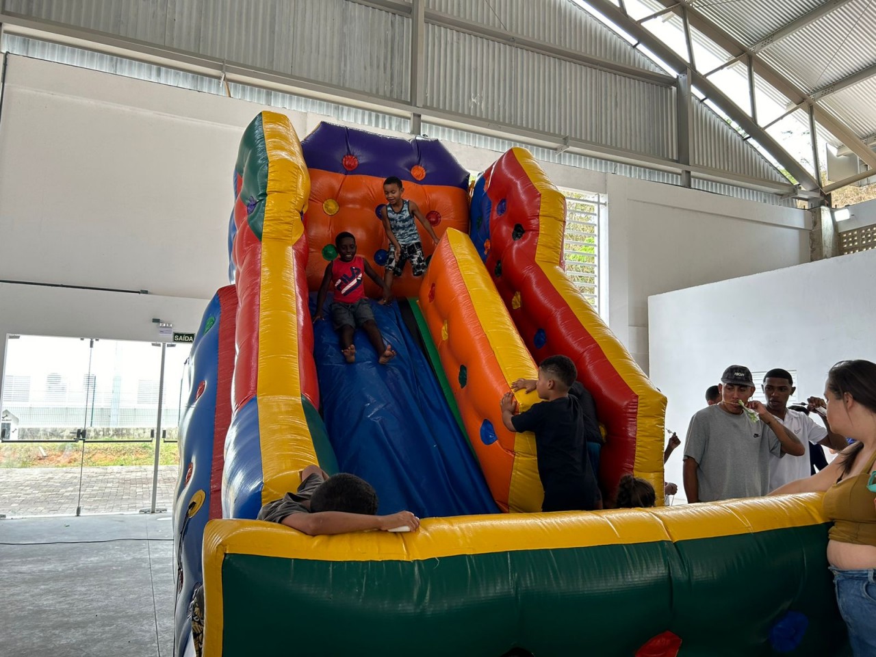 PREFEITURA DE GUAÇUÍ REALIZA COMEMORAÇÃO DO DIA DAS CRIANÇAS PREFEITURA DE GUAÇUÍ REALIZA COMEMORAÇÃO DO DIA DAS CRIANÇAS