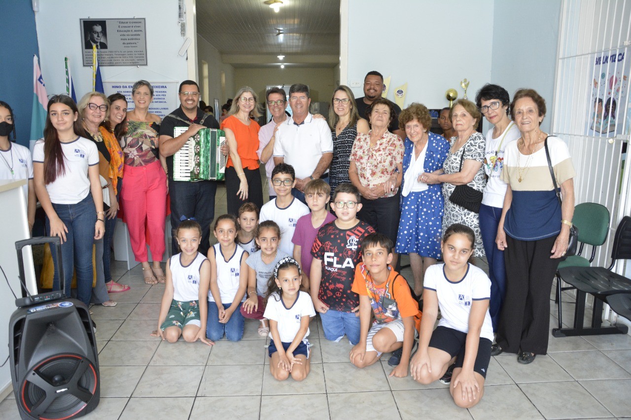 ALUNOS DO PAAT RECEBEM NOVOS INSTRUMENTOS PARA AULAS DE MÚSICA ALUNOS DO PAAT RECEBEM NOVOS INSTRUMENTOS PARA AULAS DE MÚSICA